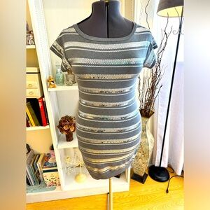 Trina Turk Women’s Gray & Silver Striped Short Sleeved Sheath T-shirt Dress Sz P